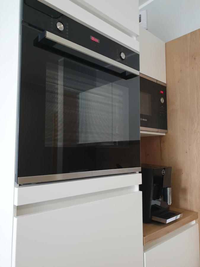 Private Apartment, Aircondition, Hd Tv Pl & De, Wifi, Garage, Fully Equipped, Near Beach Kolobřeh Exteriér fotografie